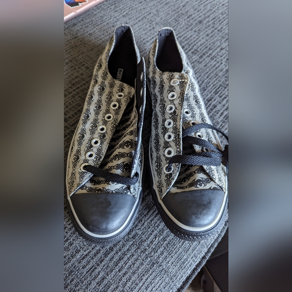 Grey and black skull print converse all stars size 9